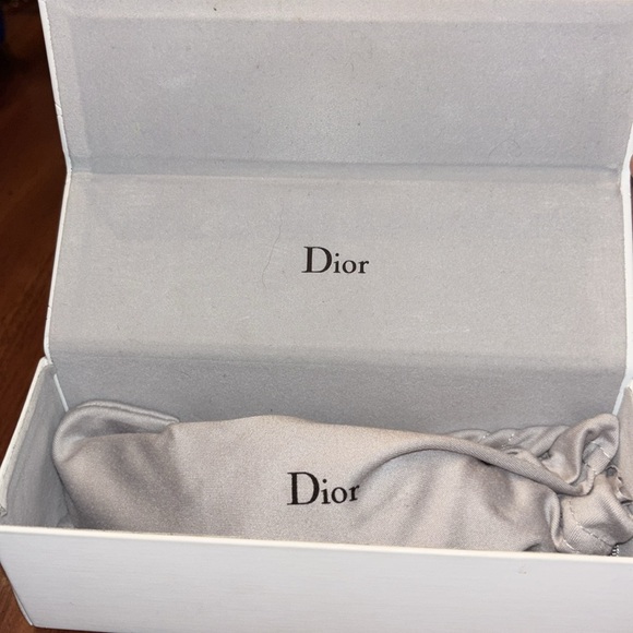 DIOR Estorile YN7KH Sunglasses, cleaning cloth, cloth pouch and case - Picture 16 of 16